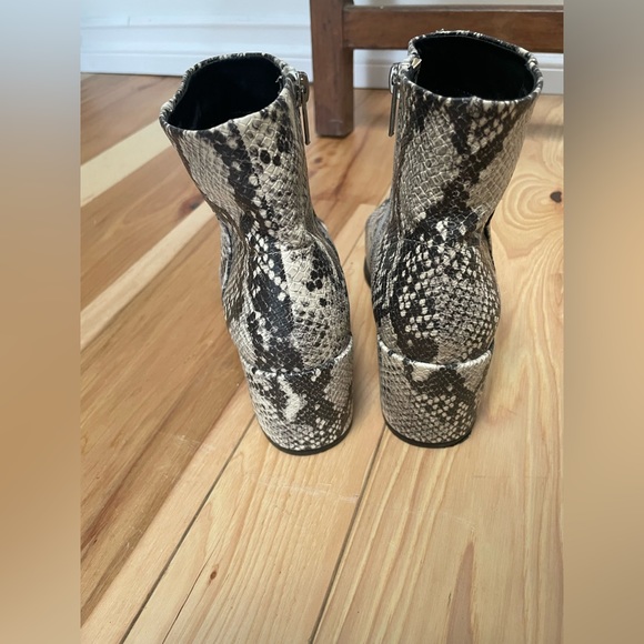 MADDEN GIRL DAFNII SNAKESKIN CHUNKY BLOCK HEEL ANKLE BOOTS BOOTIES SIZE 7M - Picture 3 of 9